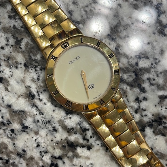 Gucci Vintage 3300 Watch - Picture 2 of 3